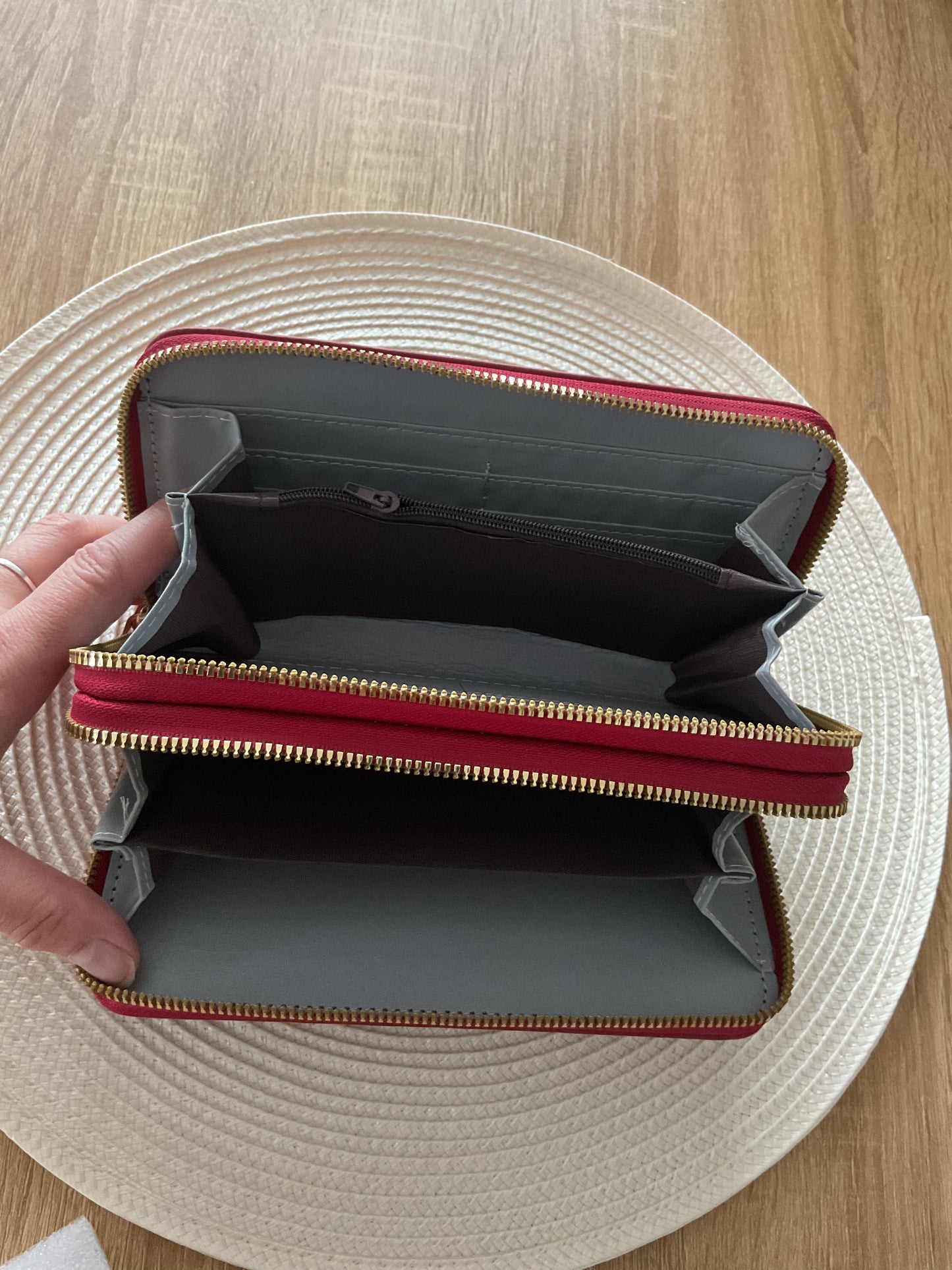 Un grand portefeuille double strasses