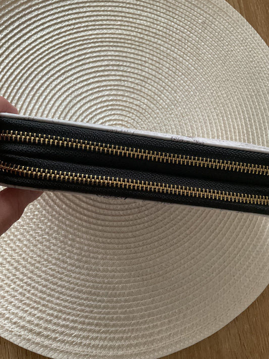 Grand portefeuille, double. Paris.